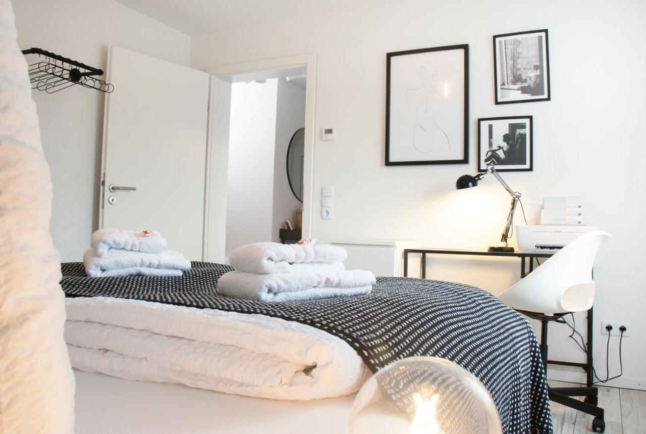 Blackncozy - Design Appartement Mit Boxspringbett Und Balkon Lörrach Eksteriør bilde