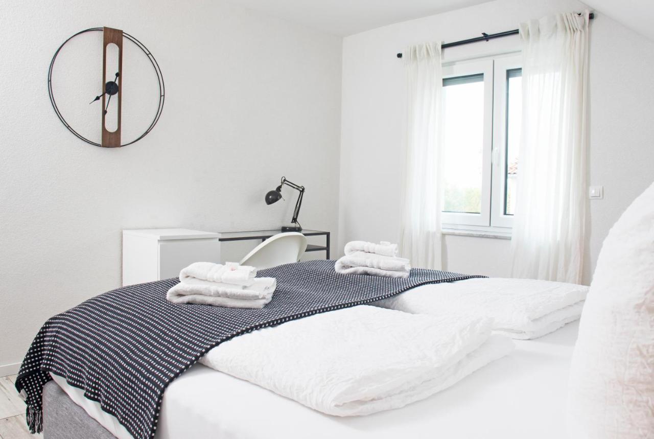 Blackncozy - Design Appartement Mit Boxspringbett Und Balkon Lörrach Eksteriør bilde